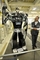 Ředitel závodu Pavel Richter představil robota, kterého pro návštěvníky sestavili zaměstnanci z neplnohodnotných automobilových dílů.