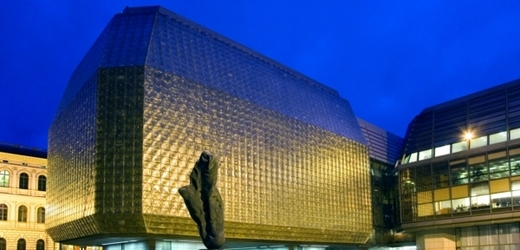 Budova Nové scény Národního divadla, kde sídlí Laterna magika, jejímž zakladatelem je Alfred Radok.