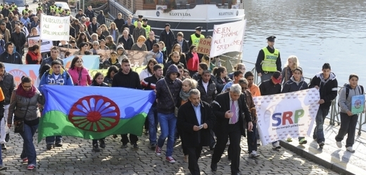 Prahou prošel první pochod romské hrdosti Roma Pride.