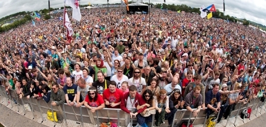 Glastonbury je jeden z nejznámějších rockových festivalů na světě.