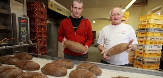 Čerstvý chleba bude Albert nadále odebírat od regionálních pekáren.