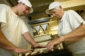 Dosud menší pekárny dodávaly spíš regionální speciality a doplňkový sortiment.
