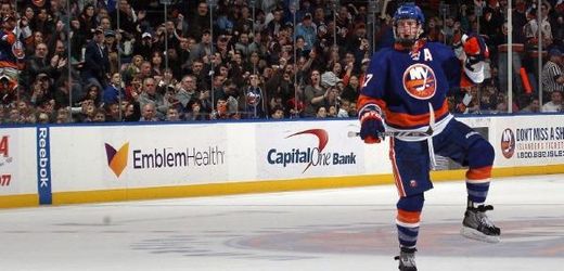 Hokejisty extraligových Karlových Varů posílí po dobu výluky zámořské NHL kanadský obránce Andrew MacDonald, hráč New Yorku Islanders. 