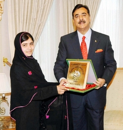 Malalaj přebírá nejvyšší pákistánské civilní ocenění za hrdinství.