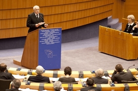 Václav Klaus roku 2009 vystoupil v Bruselu s kritikou lisabonské smlouvy.
