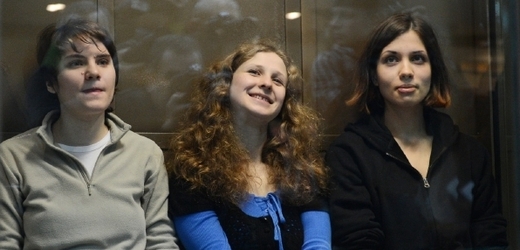 Jekatěrina Samucevičová (30), Marija Aljochinová (24) a Naděžda Tolokonnikovová (22).