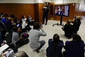 Žurnalisté v Rusku sledují přímý přenos soudu s Pussy Riot.  