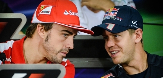ernando Alonso z Ferrari a Sebastian Vettel z týmu Red Bull.