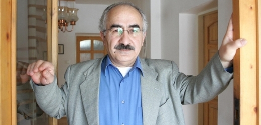 Lékař a podnikatel Yekta Uzunoglu.