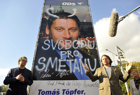 Demonstranti proti dalšímu věznění Romana Smetany.