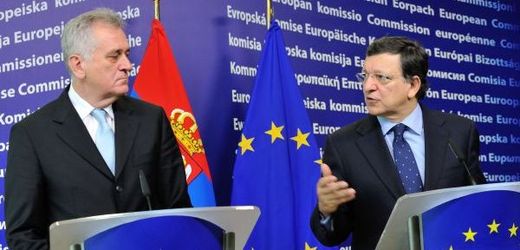 Srbský prezident Nikolič a šéf EK Barroso (červen 2012, Brusel). 