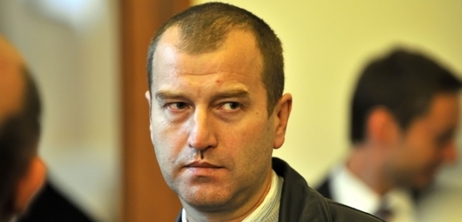 Eduard Slanina stanul 15. října před Krajským soudem v Brně, kde začal proces v kauze Toflova gangu.