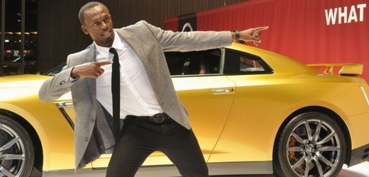 Usain Bolt miluje rychlost. Na oválu i za volantem.