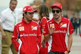 Felipe Massa (vlevo) si ubojoval prodloužení smlouvy. Fernando Alonso má svou pozici jistou.