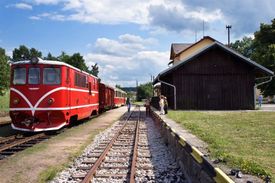 Jindřichohradecké dráhy připravily pro tento víkend oslavy výročí provozu úzkokolejné tratě mezi Jindřichovým Hradcem a Novou Bystřicí.
