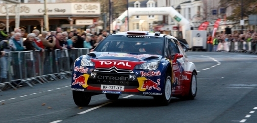 Již jistý světový šampion Sébastien Loeb z Francie skončil na Italské rallye hned v úvodní rychlostní zkoušce pátečního programu.