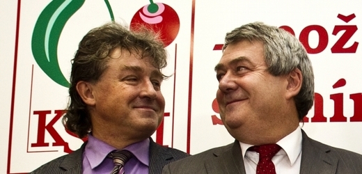 Poslanec KSČM Jiří Dolejš (vlevo) s Vojtěchem Filipem. 