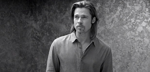 Brad Pitt v reklamě na parfém Chanel No. 5.