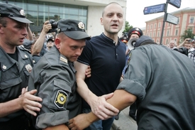Předsedovi Levé fronty Sergeji Udalcovovi hrozí až deset let vězení.