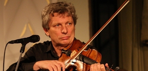Jiří Pavlica je primášem uskupení folklórní hudby Hradišťan, skládá také vlastní hudbu (Missa brevis pastoralis, Oratorium smíru). 