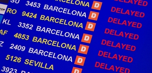 Podle rozsudku Evropského soudu se na cestující, jejichž let byl zpožděn o více než tři hodiny, dá nahlížet stejně, jako by jim byl let zrušen (ilustrační foto).