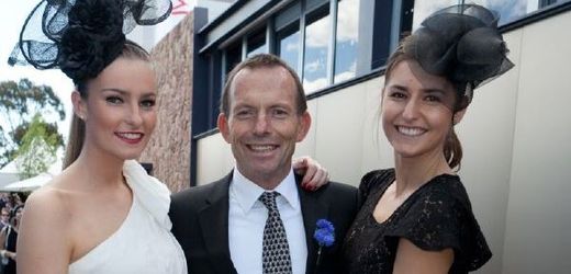 Milujte se a množte se - šéf australské opozice Tony Abbott.
