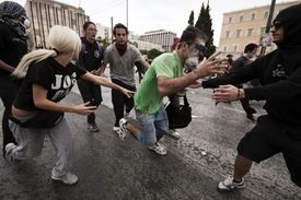 Nepokoje v Aténách jako "Never ending story". 
