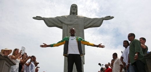Usain Bolt si dovolenou v Riu užívá. 