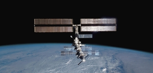 Vesmírná stanice se v současné době pohybuje ve výšce asi 145 kilometrů nad zemským povrchem.