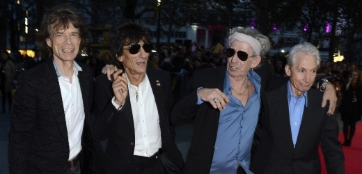 Rolling Stones zahrají v pařížském klubu za 15 eur. Zleva Mick Jagger, Ronnie Wood, Keith Richards a Charlie Watts.