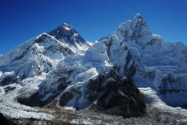 Mount Everest na snímku v internetové encyklopedii Wikipedie.