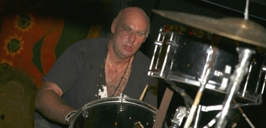 Bubeník a zakládající člen kapely Faust Werner "Zappi" Diermaier.