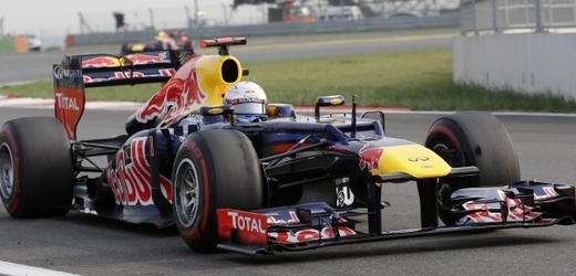 Sebestian Vettel útočí s red bullem už na svůj třetí mistrovský titul.