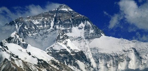 Náklady na skok na Mount Everest se pohybují kolem 480 000 korun.
