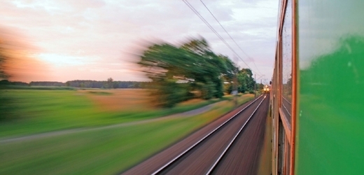 Srazily se dva osobní vlaky (ilustrační foto).