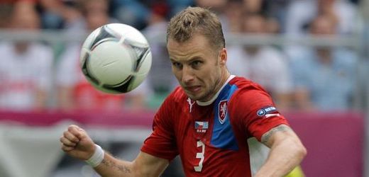Reprezentační obránce Michal Kadlec si od fotbalu bude muset odpočinout.
