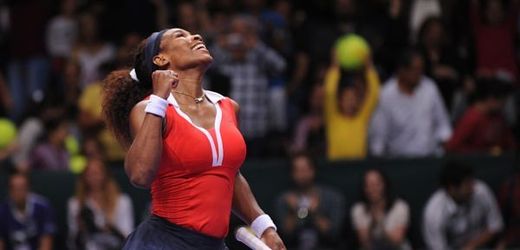 Serena Williamsová slaví triumf na Turnaji mistryň.