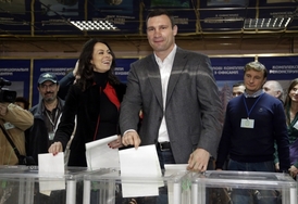 Opoziční strana UDAR boxerského šampiona Vitalije Klička má kolem patnácti procent hlasů.