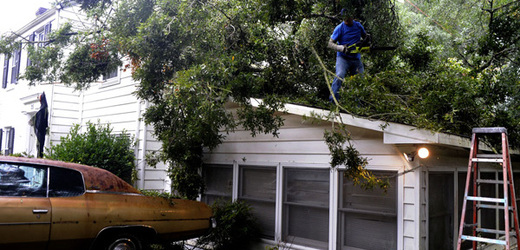 Stromy popadané na střechy domů jako v Severní Karolíně jsou možná to nejmenší, co může hurikán Sandy způsobit.