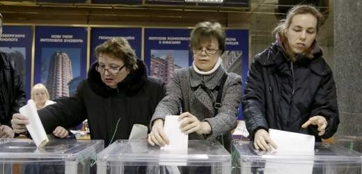 Probíhající volby na Ukrajině.