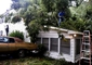 Michael Bolick odstraňoval v neděli 28. října spadlé stromy ze střechy domu svého souseda Chrise Villareala v Sunset Parku v Severní Kalorlíně. Hurikán Sandy byl v té době několik set kilometrů od pobřeží, přesto zde napáchal značné škody. Meteorologové odhadují, že hurikán bude škodit i na vzdálenost 175 kilometrů od epicentra.