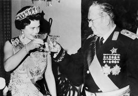 Zlaté časy Balkánu. Tito s královnou Alžbětou II. při její návštěvě Jugosláve roku 1972.