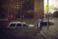 Zaplavená auta v blízkosti elektrárny firmy Consolidated Edison v New Yorku.