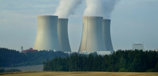 Energetická společnost ČEZ neuvažuje o pozastavení tendru na dostavbu Jaderné elektrárny Temelín. 