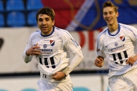 Davor Kukec (vlevo) se na vítězství Ostravy podílel gólem.