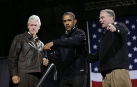 Obamovu kampaň podpořil i bývalý prezident Bill Clinton (vlevo).