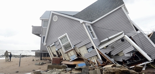 Bouře Sandy si koncem října ve Spojených státech vyžádala nejméně 112 mrtvých.