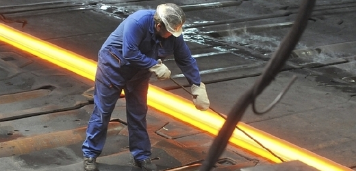 Výroba kolejnic ve Třineckých železárnách (ilustrační foto).