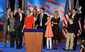 I přes svou prohru děkuje Romney se svou rodinou a nejbližšími spolupracovníky voličům za hlasy, kterými jej podpořili. (Foto: profimedia.cz)