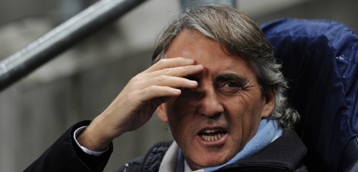 Roberto Mancini doufá, že jeho svěřenci vydřou postup.